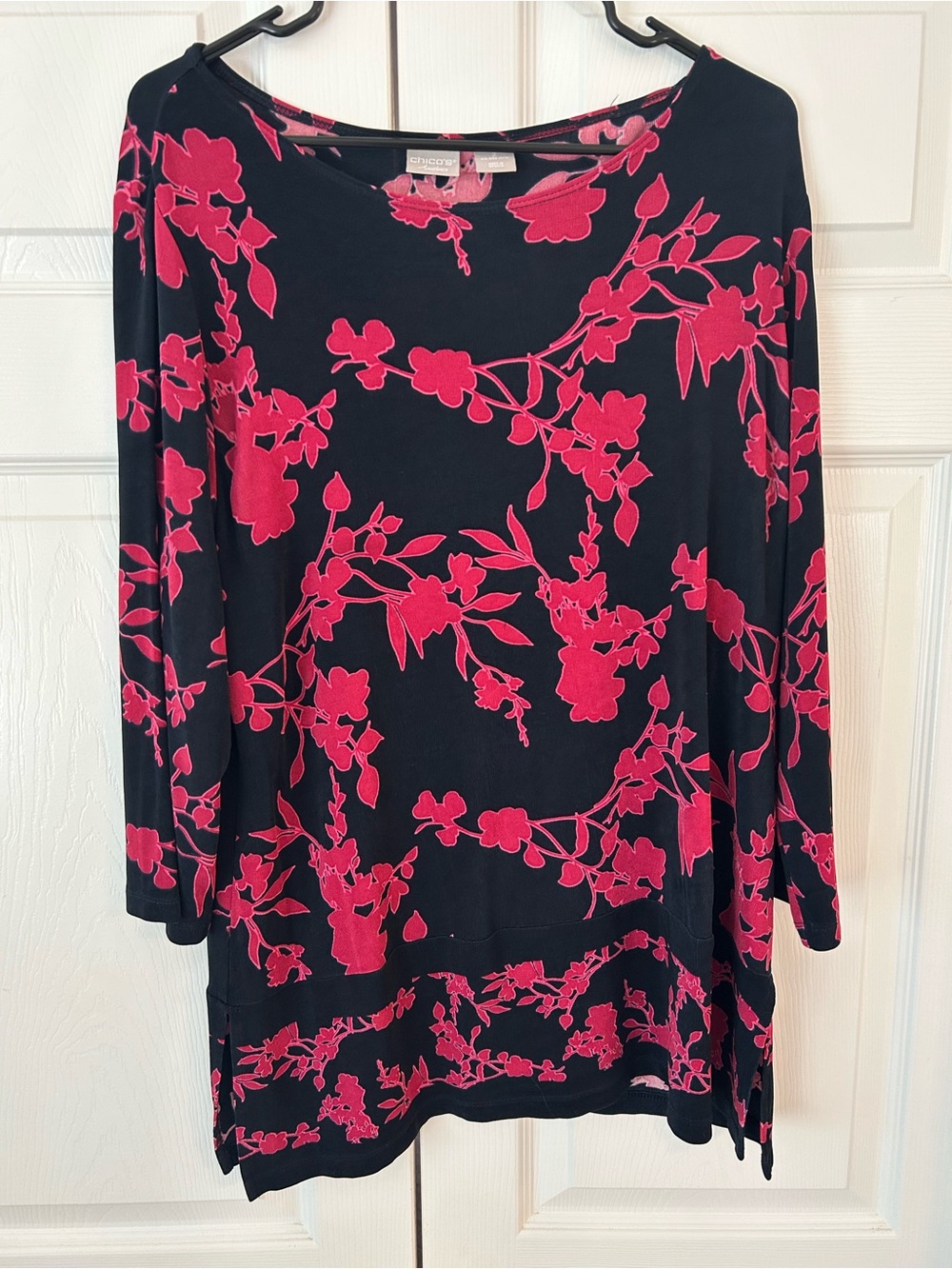 NWOT Chico’s Women’s Red Flower Print Boho Side Slit Tunic Blouse Shirt Size 2